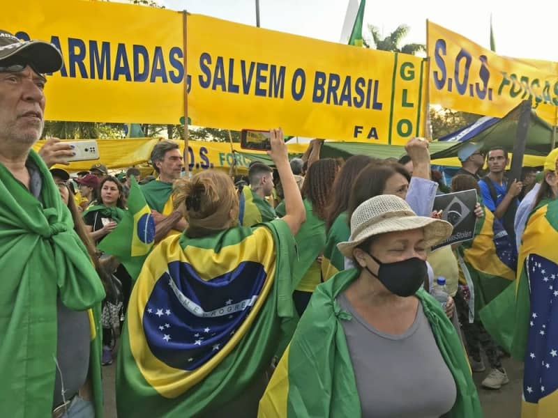 「ブラジルのトランプ派」大暴れ、大統領選の不正主張し首都占拠　米議会の襲撃ほうふつ、クーデターの狙いも？…記者が見た「分断」の現場