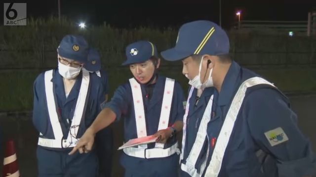不正改造車集まる道の駅で取り締まり　夜の騒音問題で警察と国交省が合同実施　奈良・名阪国道の「針テラス」
