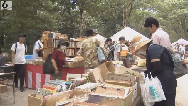 約８０万冊が並ぶ　恒例の「納涼古本まつり」　京都・下鴨神社