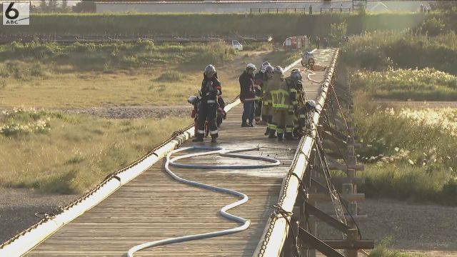 時代劇のロケ地で有名な「流れ橋」で火災　橋板の一部が焼ける　詳しい出火原因調べる　京都・木津川