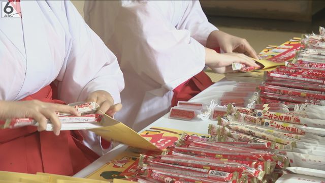 「七五三」お参りシーズン前に千歳飴の袋詰め作業　大阪・住吉大社で準備着々