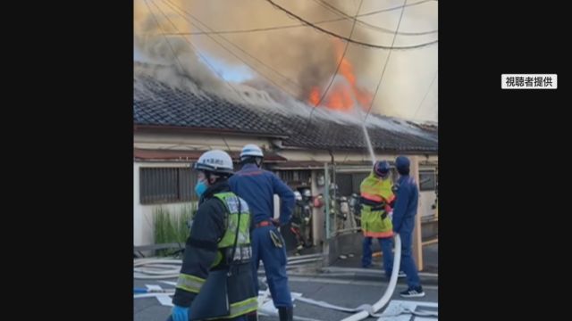 「足元から火が起きた」東大阪の木造集合住宅で火事　高齢女性２人けが