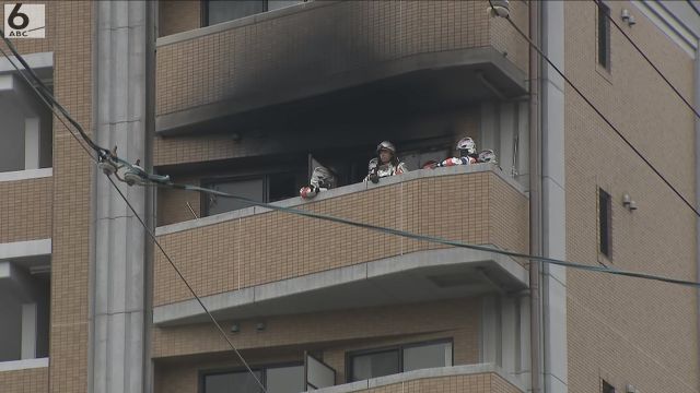 「１０階建てマンションの９階から煙が出ている」　京都・下京区のマンションで火事　１人が心肺停止