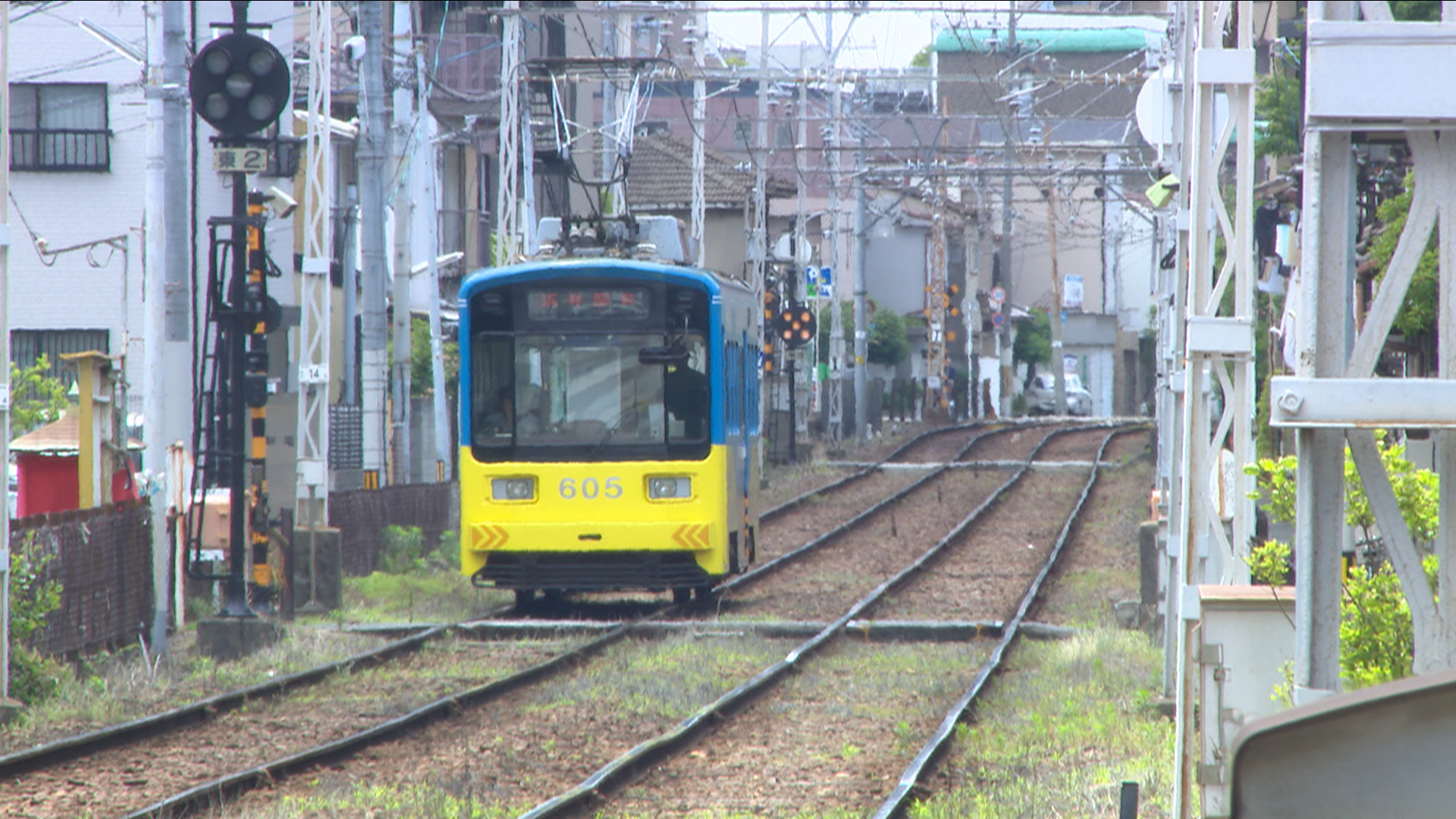 【速報】阪堺電車阪堺線・恵美須町ー住吉駅間で運転見合わせ　トラックが踏切通過で架線を切ったか　１９日中の復旧見込み立たず