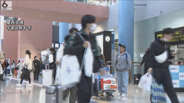 「あすから仕事」　関空はきょう帰国ピーク　約４万人が到着見通し