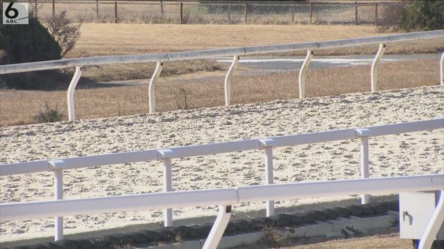 園田競馬場で調教中に馬暴走　他の２頭に衝突　４０代騎手が意識不明　兵庫・尼崎市