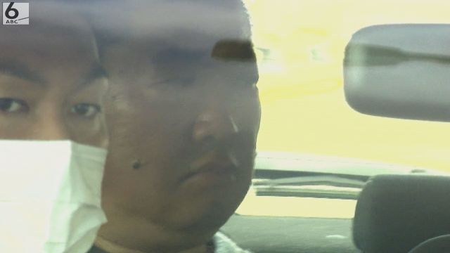 ボウリング場にカッターナイフの替え刃と脅迫文書を送り付けたか　威力業務妨害の疑いで行政書士の男逮捕　大阪の行政書士に対する連続脅迫事件への関与も調べる方針