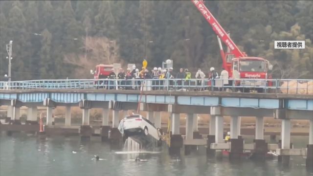 川に転落した車の運転手は自力で脱出　しかも徒歩で１５キロ先の病院へ　けがなし　橋から車が転落した事故　兵庫・城崎大橋