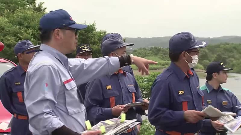 大雨の時期にそなえ能代市の米代川で重点地域を合同視察