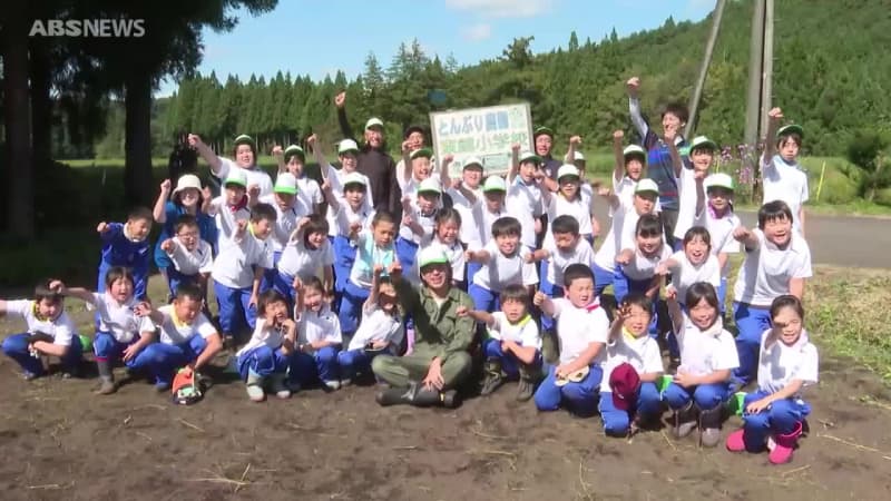 「ナイス！とんぶりー！」今年もふかわりょうさんと子どもたちが収穫　天候に恵まれ生育も順調