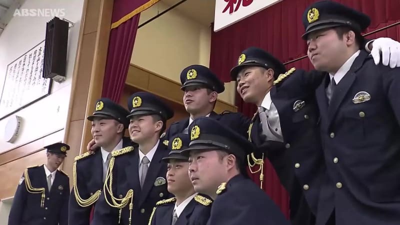 「強さと優しさを兼ね備えた警察官に」県警察学校で卒業式　使命感を胸に配属先へ　秋田県