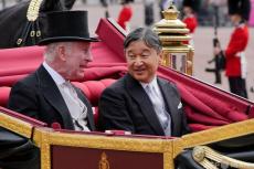 両陛下、英国の歓迎式典に出席 日本ゆかりの品を前に「ワンダフル」