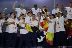 EURO制覇のスペイン代表凱旋、サポーターが歓迎