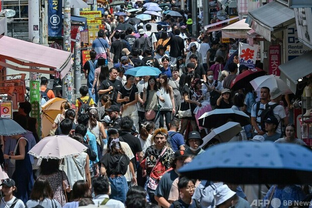 外国人、過去最多の332万人 日本人は過去最大86万人減