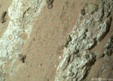 火星に生命の痕跡か NASA探査機が発見