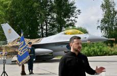 ウクライナにF16戦闘機到着 ゼレンスキー大統領が公開