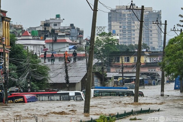 豪雨続くネパール、101人死亡