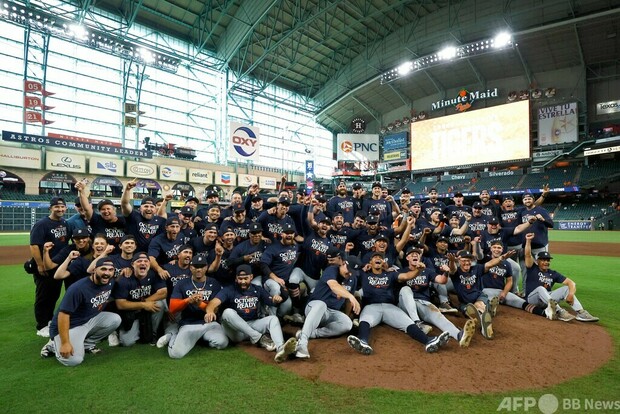 タイガース、ロイヤルズが2連勝でア地区シリーズ進出