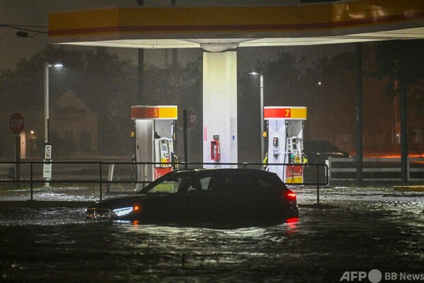 大型ハリケーン「ミルトン」、米フロリダ州に上陸