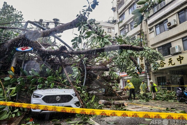 大型台風21号、台湾に上陸 1人死亡