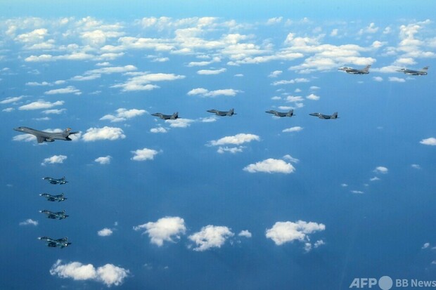 日米韓が空中訓練 北朝鮮のICBM発射受け