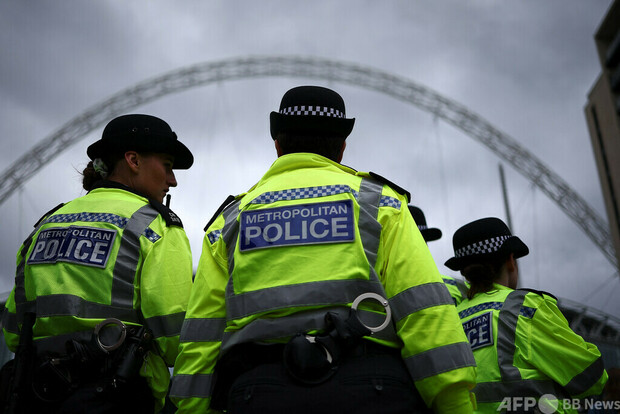 懲戒免職受けた英警察官、1年で約600人 前年比50％増