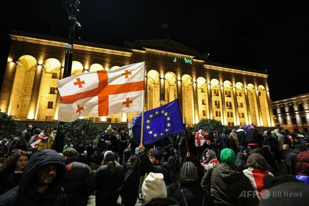 ジョージア首相、EU加盟交渉中断 抗議デモと警察衝突