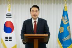 韓国大統領「しばし立ち止まる」、謝罪はせず 弾劾訴追案可決受け談話