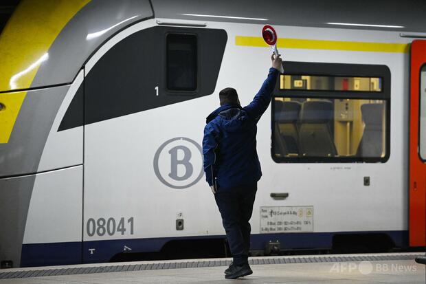 車掌がオランダ語圏で「ボンジュール」、3公用語のベルギーで物議