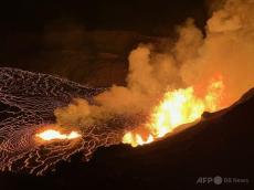 ハワイ・キラウエア山が再活動、80メートルの高さに溶岩噴出