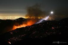 ロス山火事、死者16人に 新たな火災発生の恐れも