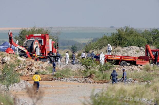 廃坑から違法採掘者26人救出、9人の遺体回収 南ア