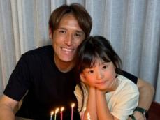 元日本代表のイケメンサッカー選手、8歳誕生日を迎えた娘との顔出しツーショット公開！ 祝福の声多数