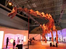 全長約37メートルの恐竜が目の前に！ 夏休みに行きたい「巨大恐竜展 2024」パシフィコ横浜で開幕