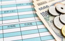 年金を月6万5000円もらいながら、月12万円ぐらいのアルバイトをすると、税金は高くなる？