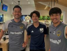 「やっぱり黄金コンビ」元サッカー日本代表・吉田麻也、“最近の来客”とのツーショットにファン歓喜！