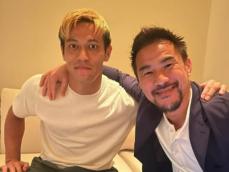 「ライバルだと思って来た」元サッカー日本代表・岡崎慎司、本田圭佑＆長友佑都との写真を公開！