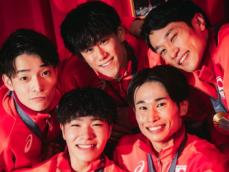 「ジャケ写で草」体操男子日本代表、選手集合ショットに「いや、アイドルかって！」とツッコミ