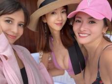 「このママ達最強すぎ」吉川ひなの、美女3人のバスト際立つビキニ姿を公開！ 「みんなスタイル良過ぎ」