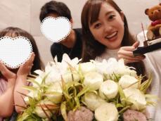 「ずーっとお美しい」菊地亜美、夫＆娘との家族ショットで34歳誕生日を報告！ 「素敵な家族写真」