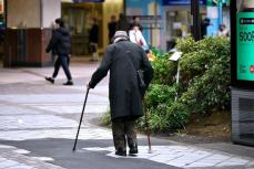 月の年金10万円「働くことができず医療費も負担に」93歳男性がやめておけばよかったと思っていること