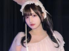 「本当に人間かよ」人気女性YouTuber、 美脚あらわなミニ丈衣装ショットに反響！ 「鬼かわ」「天使だ」