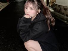 黒嵜菜々子、美脚際立つ“パーカー女子”姿に「男心分かりすぎてる」「それは着る人が特別だから」の声