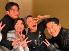 「尊すぎる」TAKAHIRO、EXILE・AKIRAら豪華メンバーとの集合ショット！ 「おじさん達かわいすぎ」