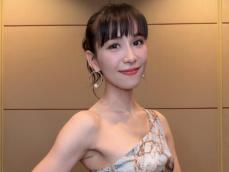 Perfume・あ～ちゃん、圧巻スタイル際立つ「ベストドレッサー賞」受賞ショット！ 「腕の筋肉すご」