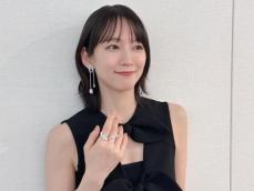 「もう素敵過ぎて語彙力皆無！」吉岡里帆、肌見せのドレス姿に絶賛の声！ 「このビジュ特に大好き」