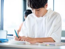 男子中学生がなりたい職業ランキング！ 2位は「国家公務員・地方公務員」、1位は？