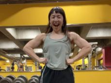 「筋肉が喜んでますね」浜口京子、筋トレ姿で鍛え上げられた肉体美を披露！ 「トレーナーになって」の声