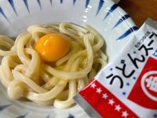 「今日のお昼ご飯はこれで決まり」「絶対作る」ヒガシマル醤油が教える超簡単“かまたまうどん”が話題