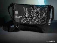 付録】Ξガンダムの「メッセンジャーバッグ」が付いてくる！ 予約必須の